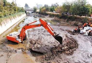 十堰市張灣區(qū)中小河流犟河黃龍段河道清淤